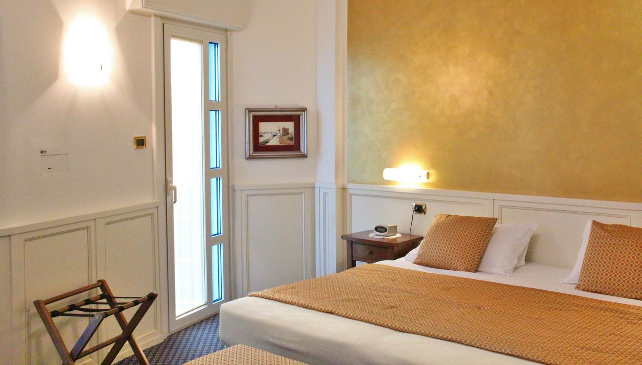Termini Beach Hotel & Suites Lido di Jesolo Buitenkant foto