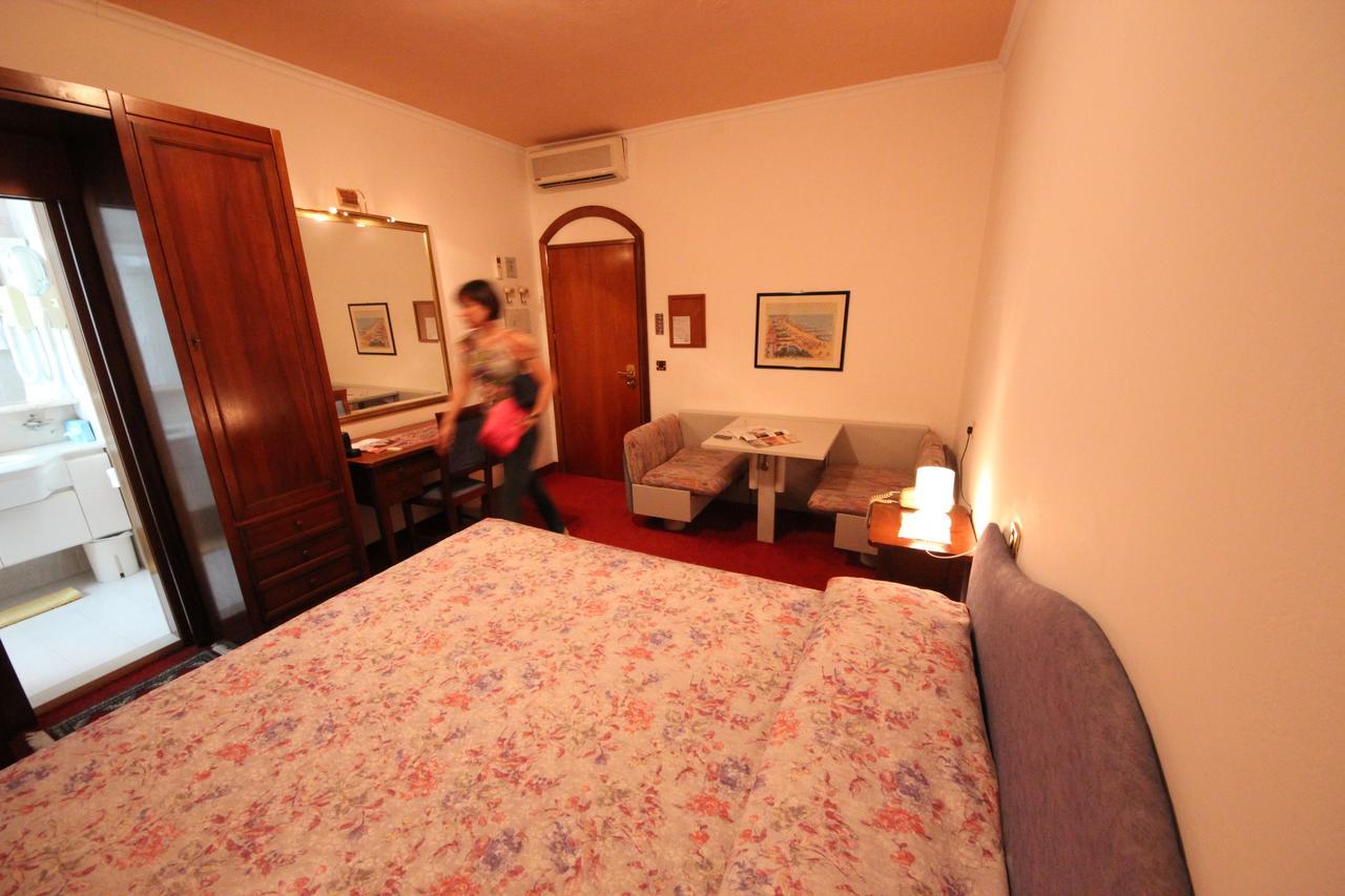 Termini Beach Hotel & Suites Lido di Jesolo Buitenkant foto