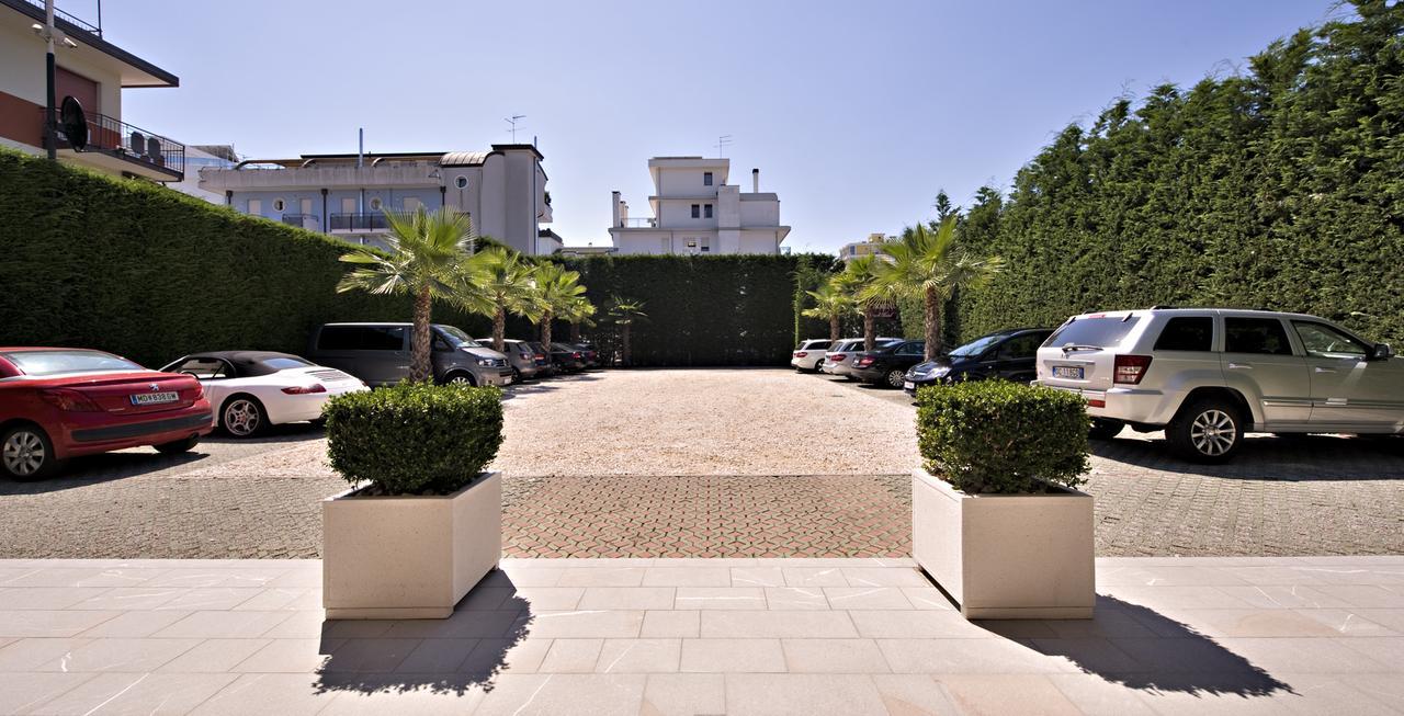 Termini Beach Hotel & Suites Lido di Jesolo Buitenkant foto