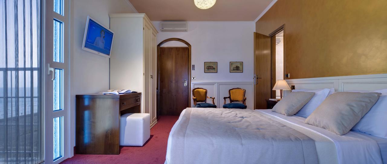 Termini Beach Hotel & Suites Lido di Jesolo Buitenkant foto